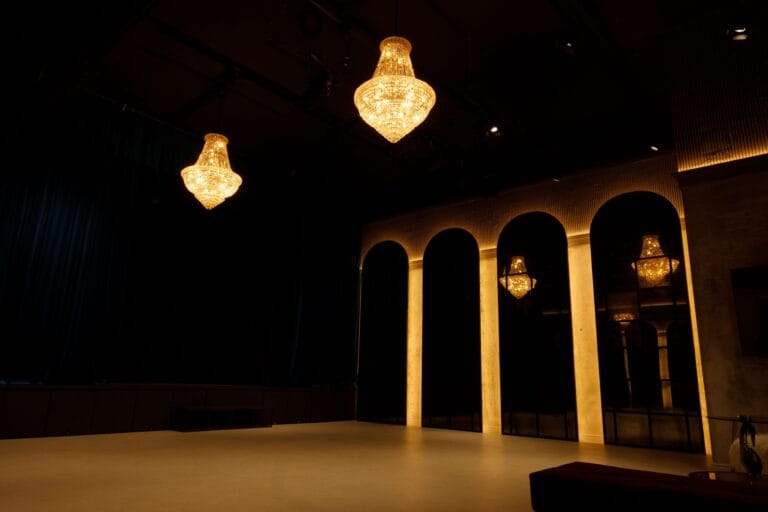 stage door 1 768x512