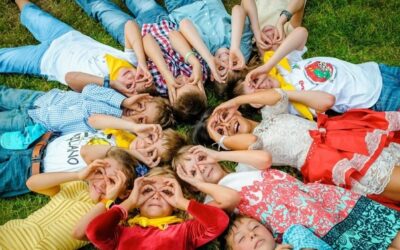 Летний лагерь для ребёнка: как выбрать — дневной или с ночёвкой? Полный гид для родителей